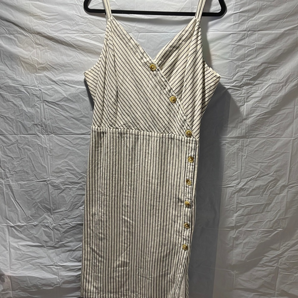 Plus Size Stripe Button Front Wrap Dress - Picture 2 of 4